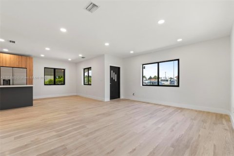 House in West Park, Florida 3 bedrooms, 131.83 sq.m. № 1892061 - photo 27