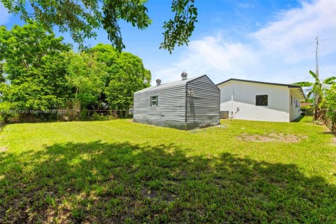 House in West Park, Florida 3 bedrooms, 131.83 sq.m. № 1892061 - photo 21