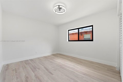 House in West Park, Florida 3 bedrooms, 131.83 sq.m. № 1892061 - photo 8
