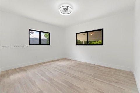 House in West Park, Florida 3 bedrooms, 131.83 sq.m. № 1892061 - photo 19