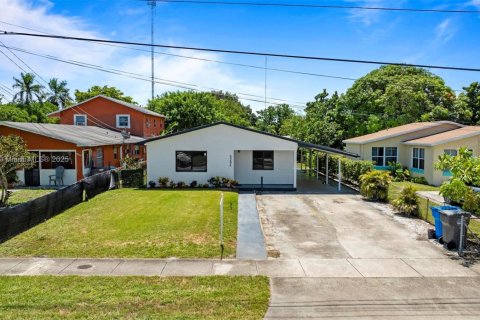 House in West Park, Florida 3 bedrooms, 131.83 sq.m. № 1892061 - photo 4