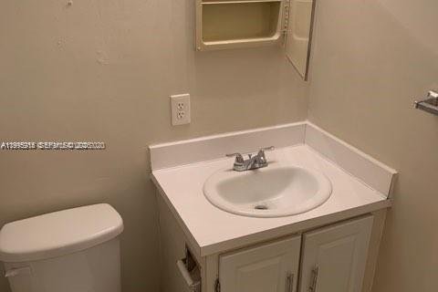 Condominio en alquiler en Hollywood, Florida, 2 dormitorios, 82.13 m2 № 2058530 - foto 11