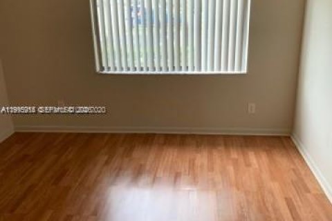 Condominio en alquiler en Hollywood, Florida, 2 dormitorios, 82.13 m2 № 2058530 - foto 9