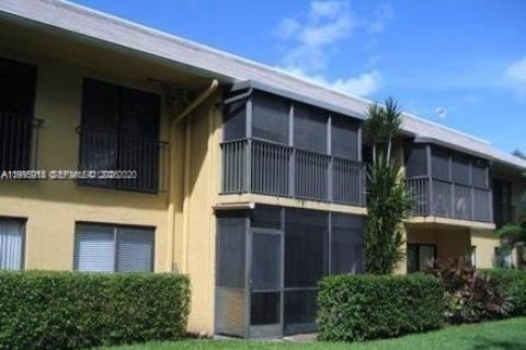 Condominio en Hollywood, Florida, 2 dormitorios  № 2058530