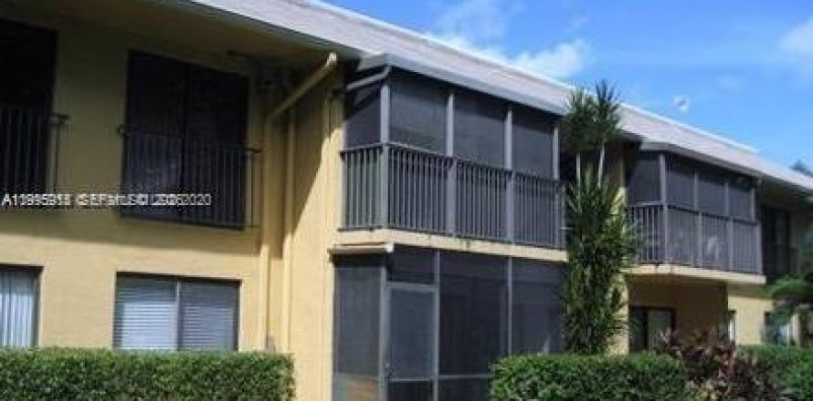 Condominio en Hollywood, Florida, 2 dormitorios  № 2058530