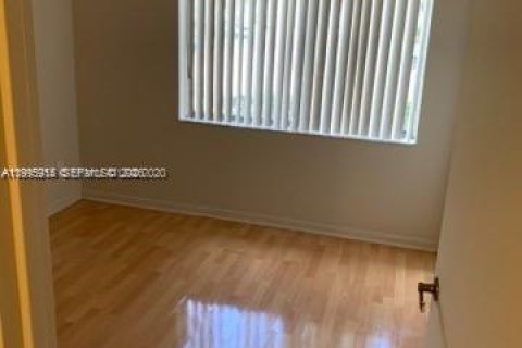 Condominio en alquiler en Hollywood, Florida, 2 dormitorios, 82.13 m2 № 2058530 - foto 13