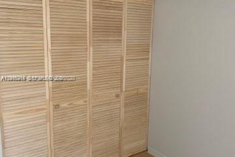 Condominio en alquiler en Hollywood, Florida, 2 dormitorios, 82.13 m2 № 2058530 - foto 14