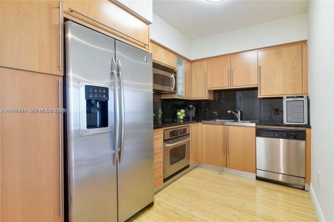 Condominio en alquiler en Miami Beach, Florida, 1 dormitorio, 63.45 m2 № 2048729 - foto 9