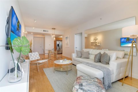 Condominio en alquiler en Miami Beach, Florida, 1 dormitorio, 63.45 m2 № 2048729 - foto 2
