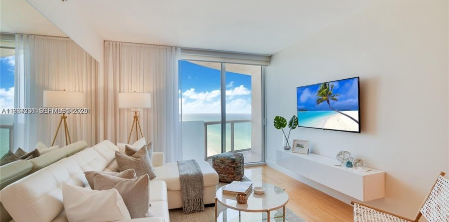 Condominio en Miami Beach, Florida, 1 dormitorio  № 2048729