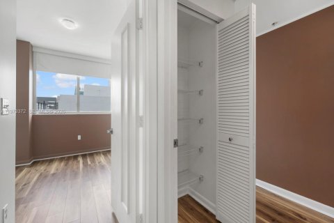 Condo in Miami, Florida, 2 bedrooms № 2189954 - photo 29