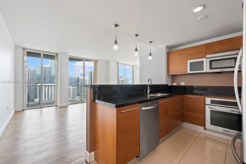 Condo in Miami, Florida, 2 bedrooms № 2189954 - photo 4