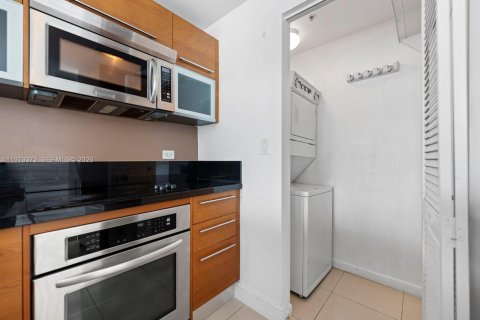 Condo in Miami, Florida, 2 bedrooms № 2189954 - photo 6