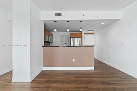 Condo in Miami, Florida, 2 bedrooms № 2189954 - photo 11