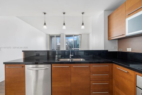 Condo in Miami, Florida, 2 bedrooms № 2189954 - photo 7