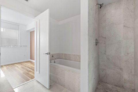Condo in Miami, Florida, 2 bedrooms № 2189954 - photo 23