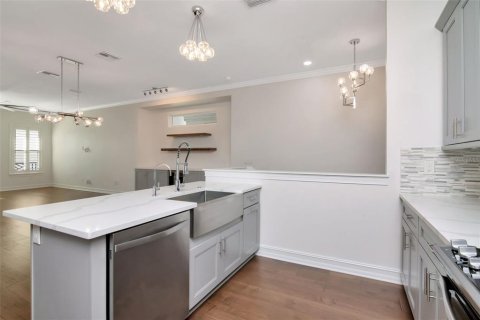Adosado en venta en Tampa, Florida, 3 dormitorios, 240.06 m2 № 1853593 - foto 9