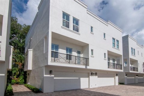Adosado en venta en Tampa, Florida, 3 dormitorios, 240.06 m2 № 1853593 - foto 1