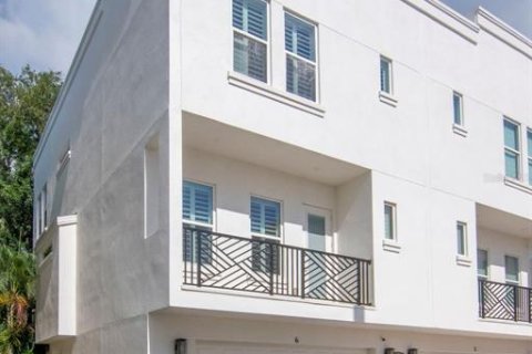 Adosado en venta en Tampa, Florida, 3 dormitorios, 240.06 m2 № 1853593 - foto 3