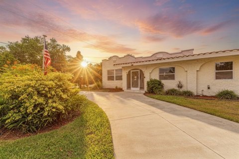 House in Palmetto, Florida 3 bedrooms, 222.87 sq.m. № 2235802