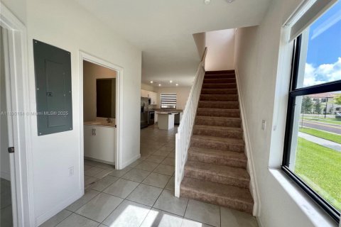 Снять в аренду виллу или дом в Хомстед, Флорида 3 спальни, 123.93м2, № 1939046 - фото 8