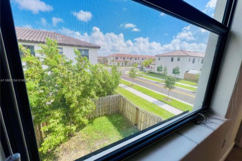 Снять в аренду виллу или дом в Хомстед, Флорида 3 спальни, 123.93м2, № 1939046 - фото 16
