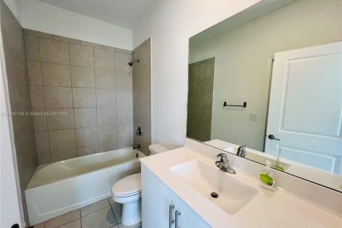 Снять в аренду виллу или дом в Хомстед, Флорида 3 спальни, 123.93м2, № 1939046 - фото 11