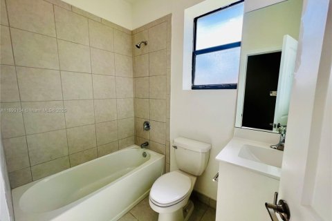 Снять в аренду виллу или дом в Хомстед, Флорида 3 спальни, 123.93м2, № 1939046 - фото 14