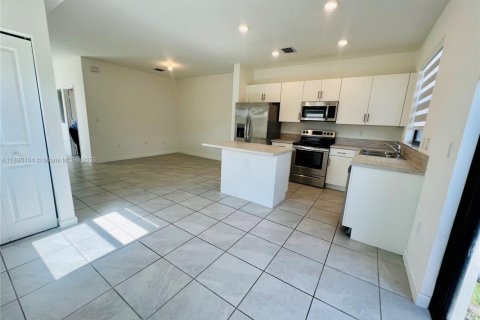 Снять в аренду виллу или дом в Хомстед, Флорида 3 спальни, 123.93м2, № 1939046 - фото 6