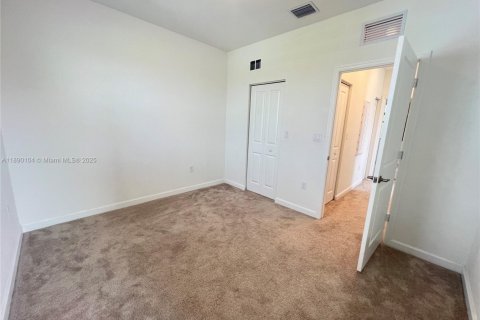 Снять в аренду виллу или дом в Хомстед, Флорида 3 спальни, 123.93м2, № 1939046 - фото 13