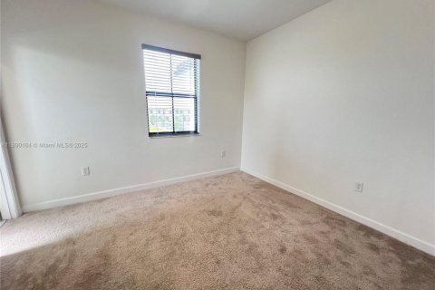 Снять в аренду виллу или дом в Хомстед, Флорида 3 спальни, 123.93м2, № 1939046 - фото 12