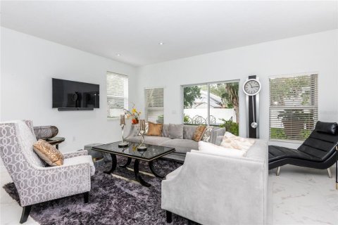 Townhouse in Tampa, Florida 3 bedrooms, 171.31 sq.m. № 1534159 - photo 11