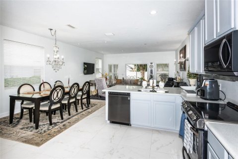 Townhouse in Tampa, Florida 3 bedrooms, 171.31 sq.m. № 1534159 - photo 6