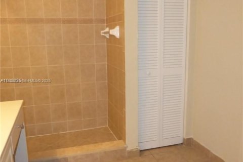 Condominio en alquiler en Dania Beach, Florida, 2 dormitorios, 100.15 m2 № 1991813 - foto 13