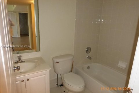 Condominio en alquiler en Dania Beach, Florida, 2 dormitorios, 100.15 m2 № 1991813 - foto 8