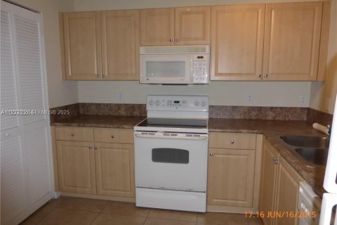 Condominio en alquiler en Dania Beach, Florida, 2 dormitorios, 100.15 m2 № 1991813 - foto 2