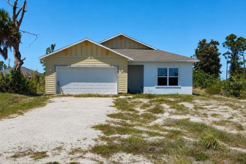 House in Rotonda, Florida 4 bedrooms, 167.5 sq.m. № 2117357