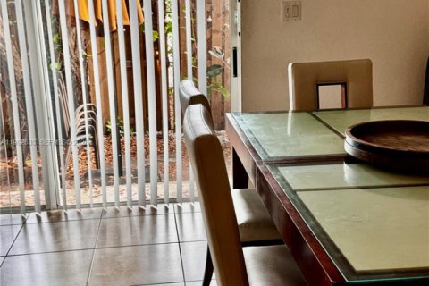 Adosado en venta en Doral, Florida, 3 dormitorios, 135.82 m2 № 2154372 - foto 8