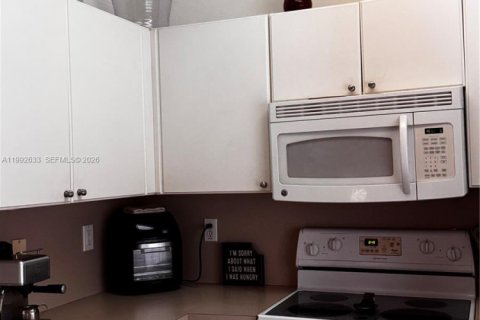Adosado en venta en Doral, Florida, 3 dormitorios, 135.82 m2 № 2154372 - foto 16
