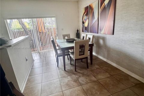 Adosado en venta en Doral, Florida, 3 dormitorios, 135.82 m2 № 2154372 - foto 10
