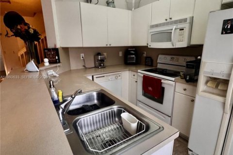 Adosado en venta en Doral, Florida, 3 dormitorios, 135.82 m2 № 2154372 - foto 18