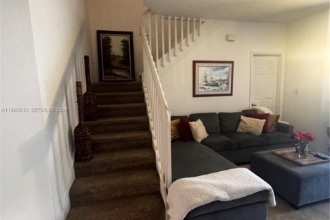 Adosado en venta en Doral, Florida, 3 dormitorios, 135.82 m2 № 2154372 - foto 3