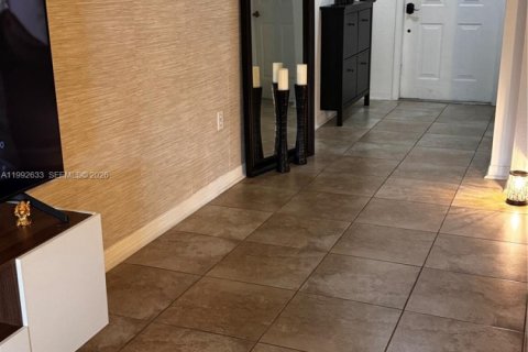 Adosado en venta en Doral, Florida, 3 dormitorios, 135.82 m2 № 2154372 - foto 2