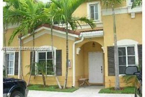 Adosado en venta en Doral, Florida, 3 dormitorios, 135.82 m2 № 2154372 - foto 1