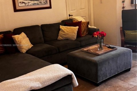 Adosado en venta en Doral, Florida, 3 dormitorios, 135.82 m2 № 2154372 - foto 5