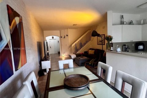 Adosado en venta en Doral, Florida, 3 dormitorios, 135.82 m2 № 2154372 - foto 9