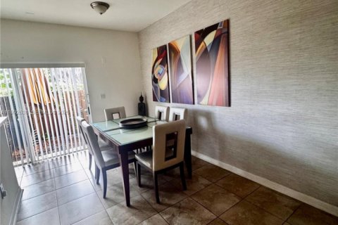 Adosado en venta en Doral, Florida, 3 dormitorios, 135.82 m2 № 2154372 - foto 13