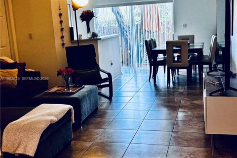 Adosado en venta en Doral, Florida, 3 dormitorios, 135.82 m2 № 2154372 - foto 21