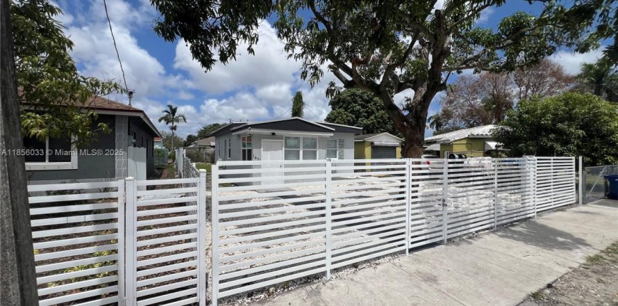 Casa en Miami, Florida 2 dormitorios, 65.22 m2 № 1880031
