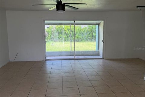 House in Port Charlotte, Florida 3 bedrooms, 143.44 sq.m. № 2150744 - photo 4
